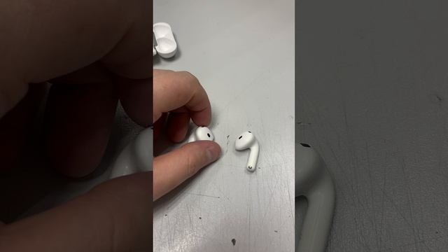Apple AirPods 4 смотреть онлайн