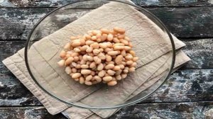 Салат из консервированной фасоли и колбасы