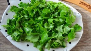 Салат с айсбергом и копченой курицей