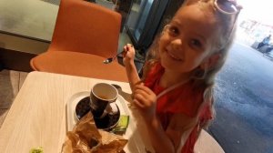 С любимкой в кафе🩷