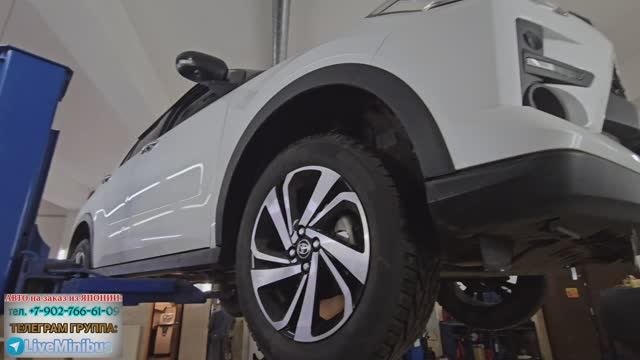 TOYOTA RAIZE 4WD: Замена втулок стабилизатора.