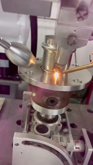 Сварочный робот TURBOLASE варит цилиндрические детали не хуже сварщика!