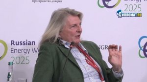 «Мир не черно-белый»: Почему Карин Кнайсль видит в России «положительный Восток»