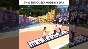 Потрясная игра на пианино ногами