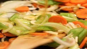 Рагу со свининой, овощами и лапшой