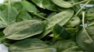 Салат со шпинатом и помидорами черри