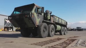 Заводим мощного зверя чтобы достать старую чехарду из сугроба!