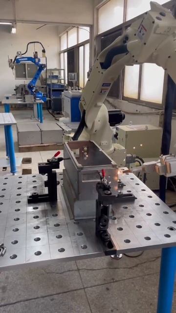 Замена сварщиков роботом TURBOLASE! Промышленный сварочный робот уже варит на производстве