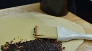Рулетики с маком из дрожжевого теста