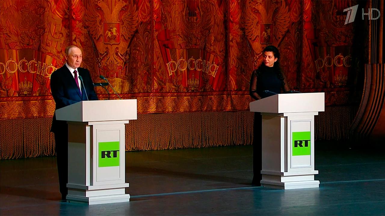 Владимир Путин приехал в Большой театр поздравить коллектив телеканала RT