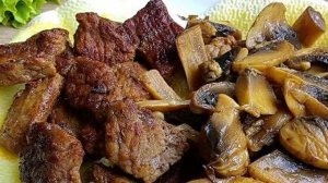 Салат со свининой и шампиньонами