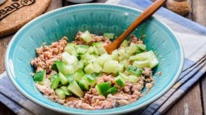 Салат из консервированной сайры