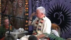 ИДЕАЛИЗАЦИЯ ГУРУ И ПРЕДАННЫХ - Е.М. Чайтанья Чандра Чаран прабху