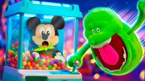 Патрик застрял в автомате с конфетами! Микки Маус спасает от злого призрака!