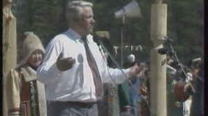 П. Ойуунускай 100 с. аналлаах ыһыахха Арассыыйа бастакы президенэ Б. Ельцин Тааттаҕа ыалдьыттааһына