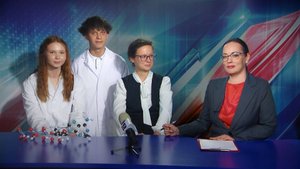 Гости в студии: ученики медицинского класса школы №21 с учителем Натальей Калабиной.