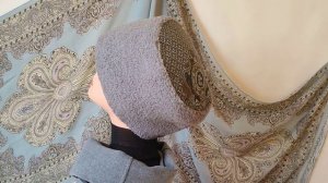 Зимняя, стилизованная под кубанку, шапочка