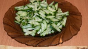 Салат из копченой курицы с сыром