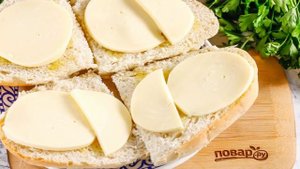 Панини с помидорами и моцареллой