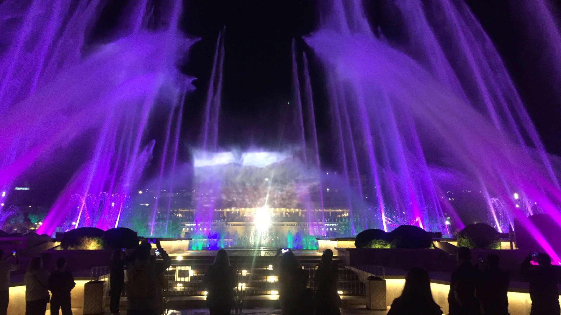 Дагестан Дербент Вечерняя прогулка у фонтана. Путешествие по Дагестану