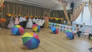 Задорный танец с зонтиками в подготовительной группе