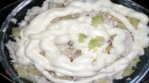 Салат с ананасом и чесноком