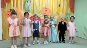 "Вот и осень наступила", слова и музыка Л.Мочаловой.