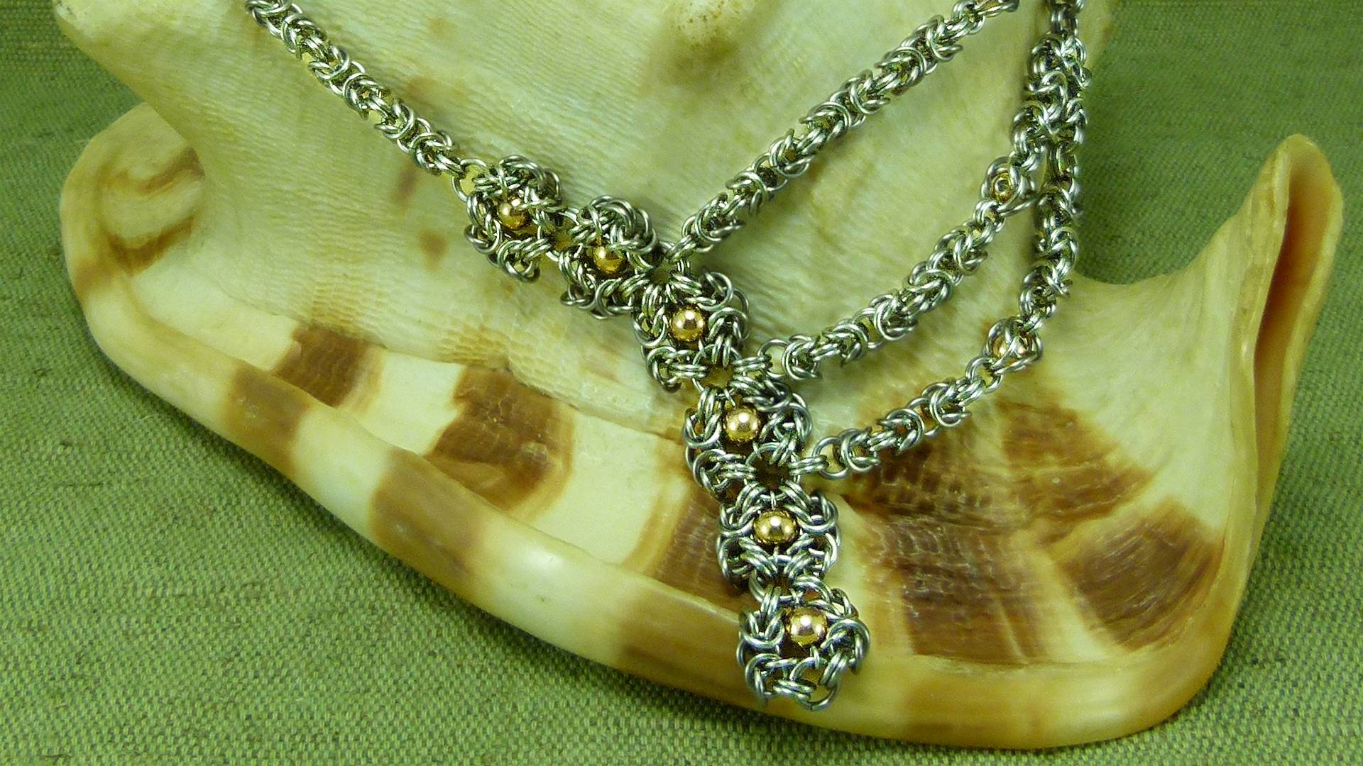 Зимнее солнце. Кольчужное колье.