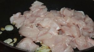 Куриная грудка в сметанном соусе