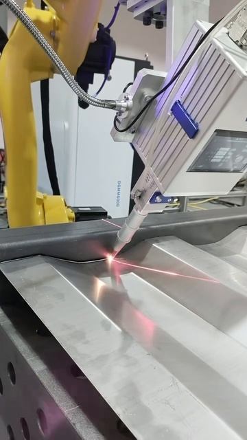 Роботизированная лазерная сварка с помощью робота TURBOLASE сварщики скоро будут не нужны!