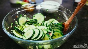 Салат из креветок с огурцом