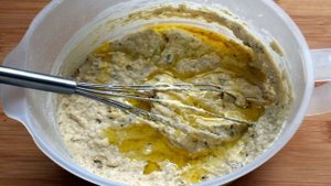 Оладьи с чесноком и баклажаном