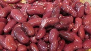 Салат из курицы с фасолью