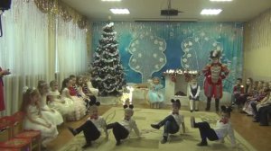 Танец мышей на новогоднем утреннике и бой с солдатиками из сказки Щелкунчик