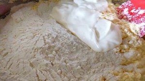 Пирог с персиками и карамелью