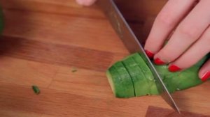 Салат с авокадо и хурмой