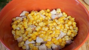 Салат из курицы с ананасами (классический)