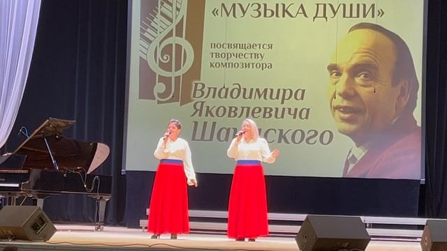 Песня "Уголок России" -  Исполняют  Светлана Руль и Анна Хазова .