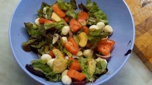 Салат с авокадо (летний, легкий)