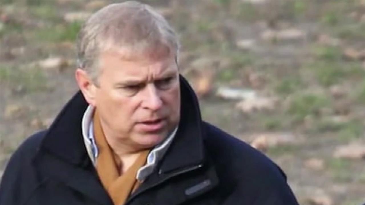 Младший брат Карла III отказывается от титула герцога