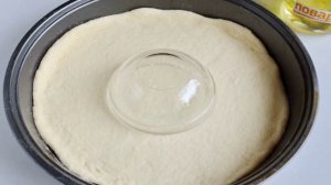 Пирог с шоколадной пастой, маком и орехами