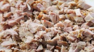 Салат с авокадо и курицей