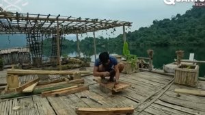 Постройка огромного плота из бамбука.