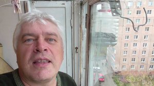 Я сегодня насыпал семечки в кормушку