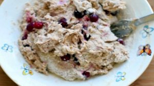 Оладьи творожные с шоколадом и клюквой