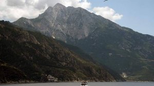 Монахи Афона призвали не допускать к богослужению принимавших главу ПЦУ игуменов