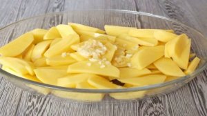 Рулька с картошкой в духовке