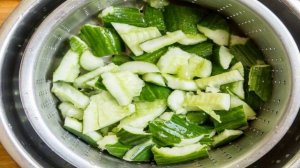 Салат из курицы с огурцами по-китайски