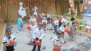 Танец-игра с шариком в яслях