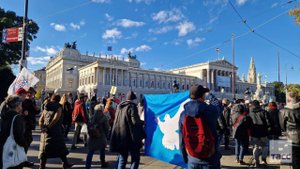 В Вене прошла массовая демонстрация против милитаризации ЕС и политики НАТО